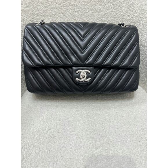 Chanel Black Chevron Quilted Leather Flap Bag - Picture 1 of 9